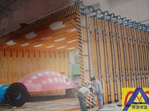 Mobile telescopic spray booth